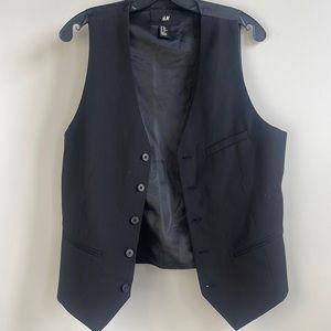 Black H&M vest great to elevate any business cause or professional look